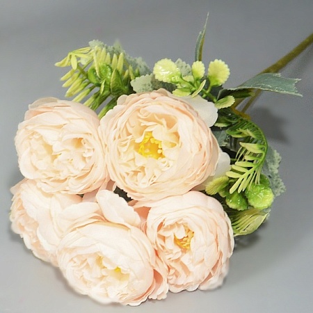 Букет роз пионовидных с папоротником 5 голов 30 см ткань светло-персиковый (1шт)