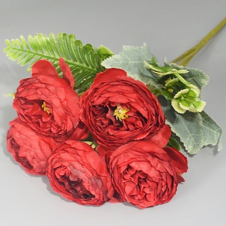 Букет роз пионовидных с папоротником 5 голов 30 см ткань красный (1шт)