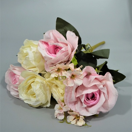 :Букет роз с лютиком и папоротником 45см ткань молочно-розовый (529)