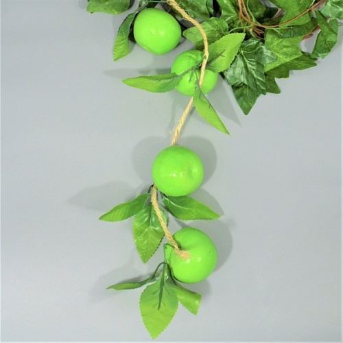 Яблоко зелёное на ветке пенопласт (1шт)